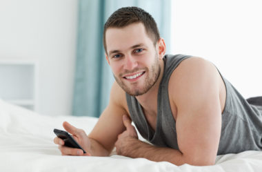 Palavras da conquista: como seduzir um gay usando mensagens de texto
